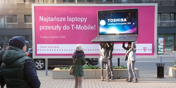 T-MOBILE - Laptop Walk